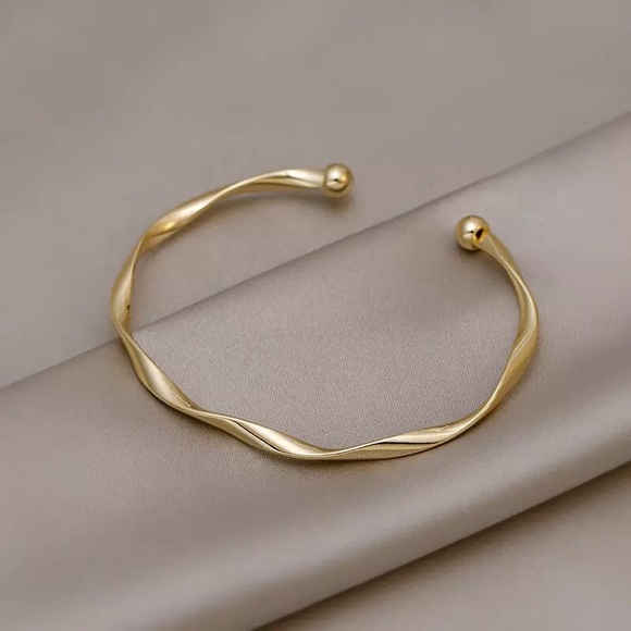 “Anya” Minimalist Twist Open Adjustable Gold Neutral Fashion Simple Bracelet - Picture 8 of 9